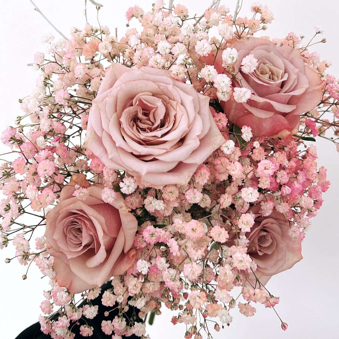 Bouquet of pink roses and baby's breath flowers on a white background. The Princess Bunch | FLOWERFIX