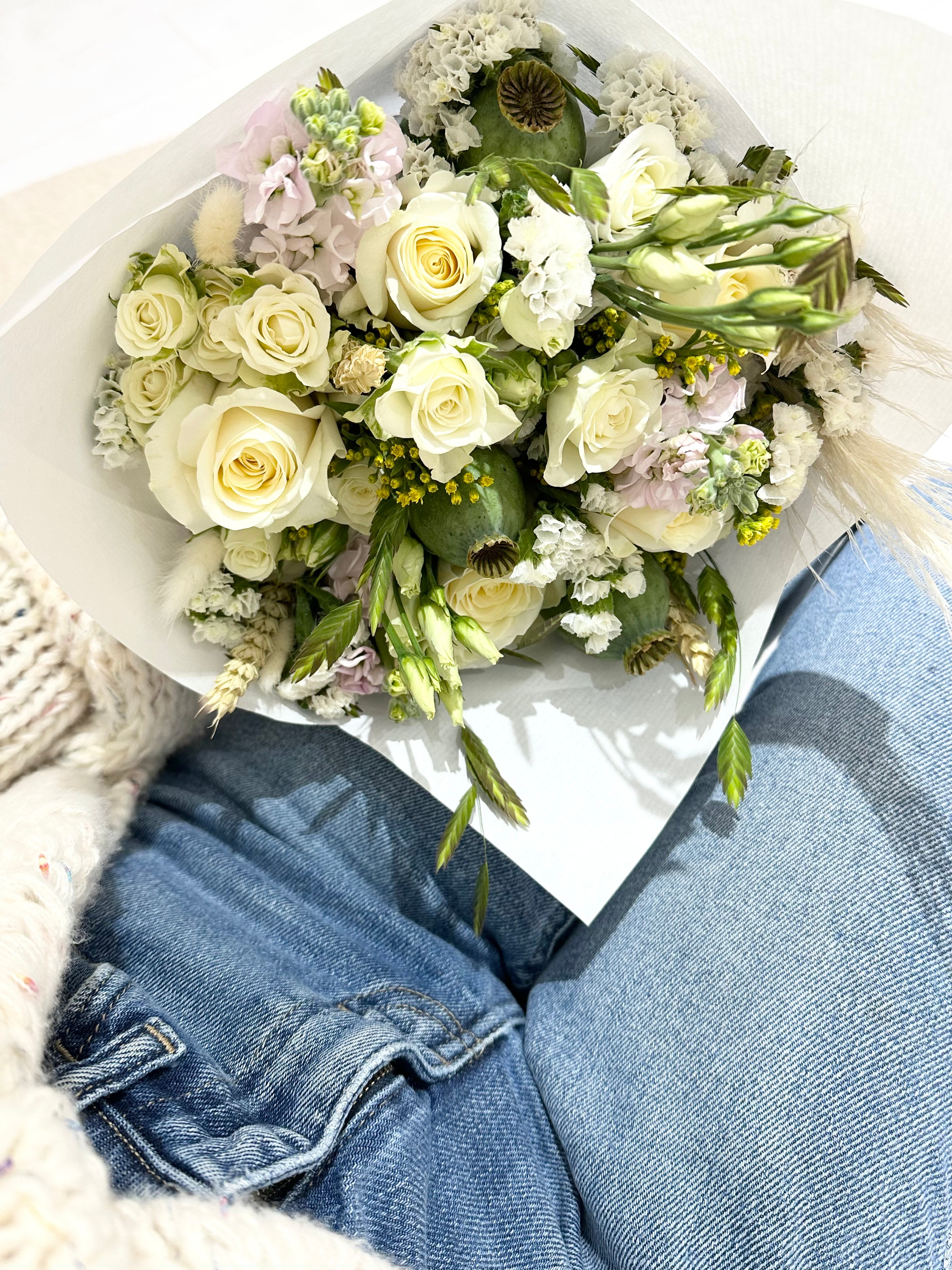 Neutral Coloured Flower Bouquet - FLOWERFIX